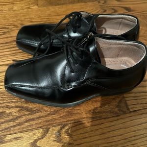Florsheim kids dress shoes size 4.5 (6us)